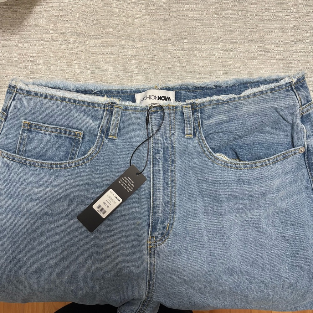 FASHION NOVA JEANS - Picture 3 of 7